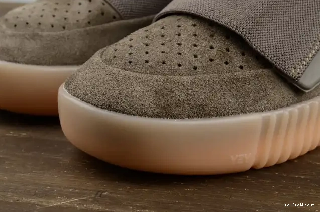 BY2456 Light 750 Yeezy adidas Boost Brown 0522